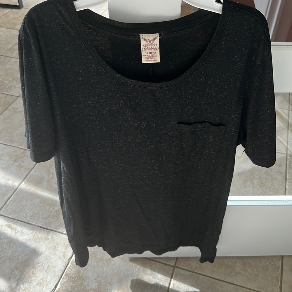 Faded glory pocket t shirt black and gold